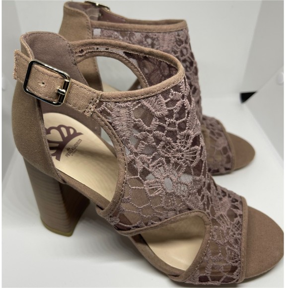 FERGALICIOUS Maddox Dusty Lace Block Heels Sandals - Picture 7 of 10